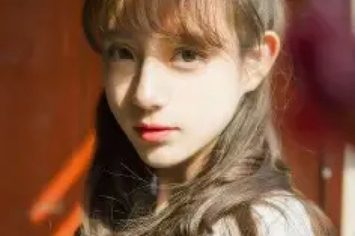 原来她早已结婚丈夫是国家一级演员如今定居上海被家人宠成宝